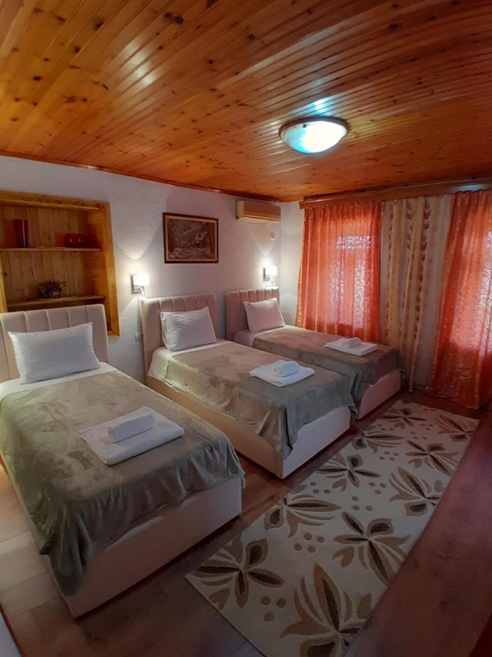 Guest House Ejona Gjirokastër Buitenkant foto
