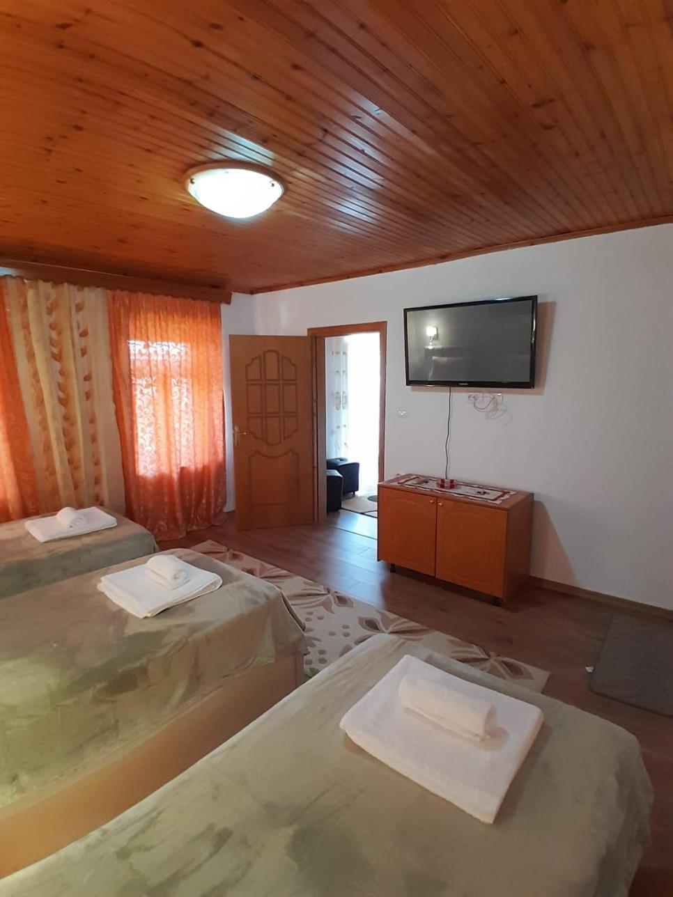 Guest House Ejona Gjirokastër Buitenkant foto
