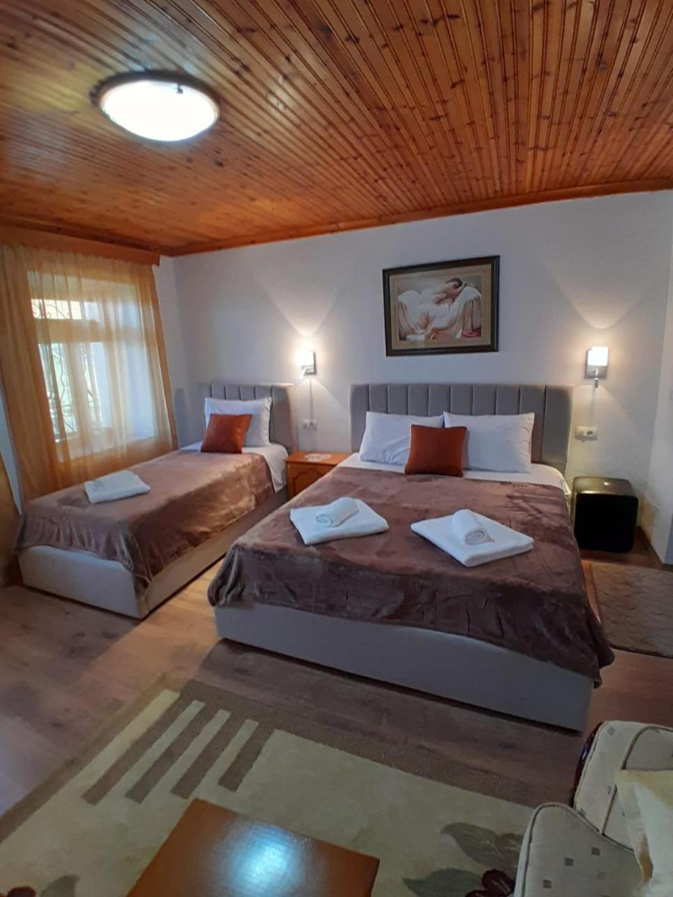 Guest House Ejona Gjirokastër Buitenkant foto