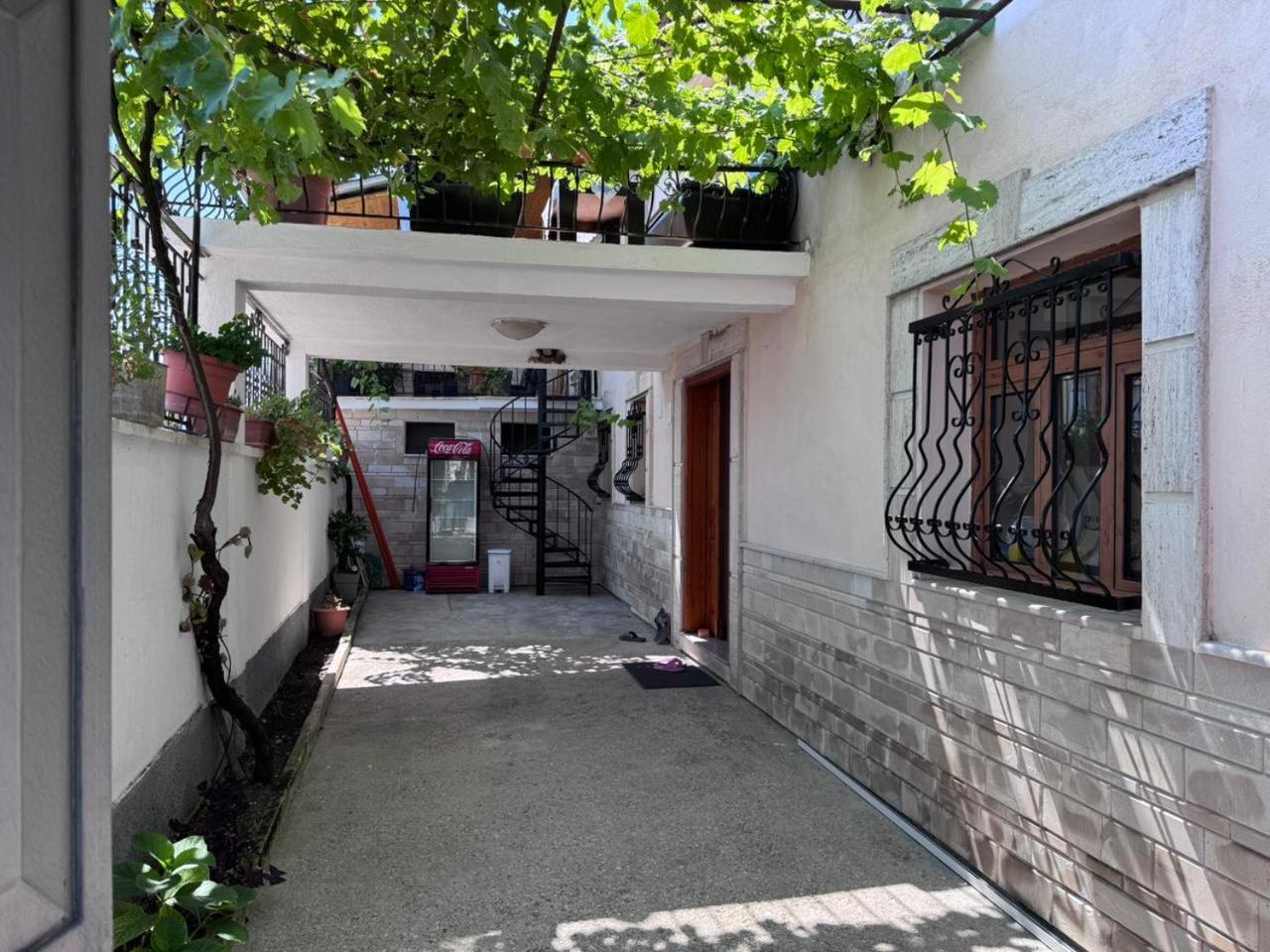 Guest House Ejona Gjirokastër Buitenkant foto
