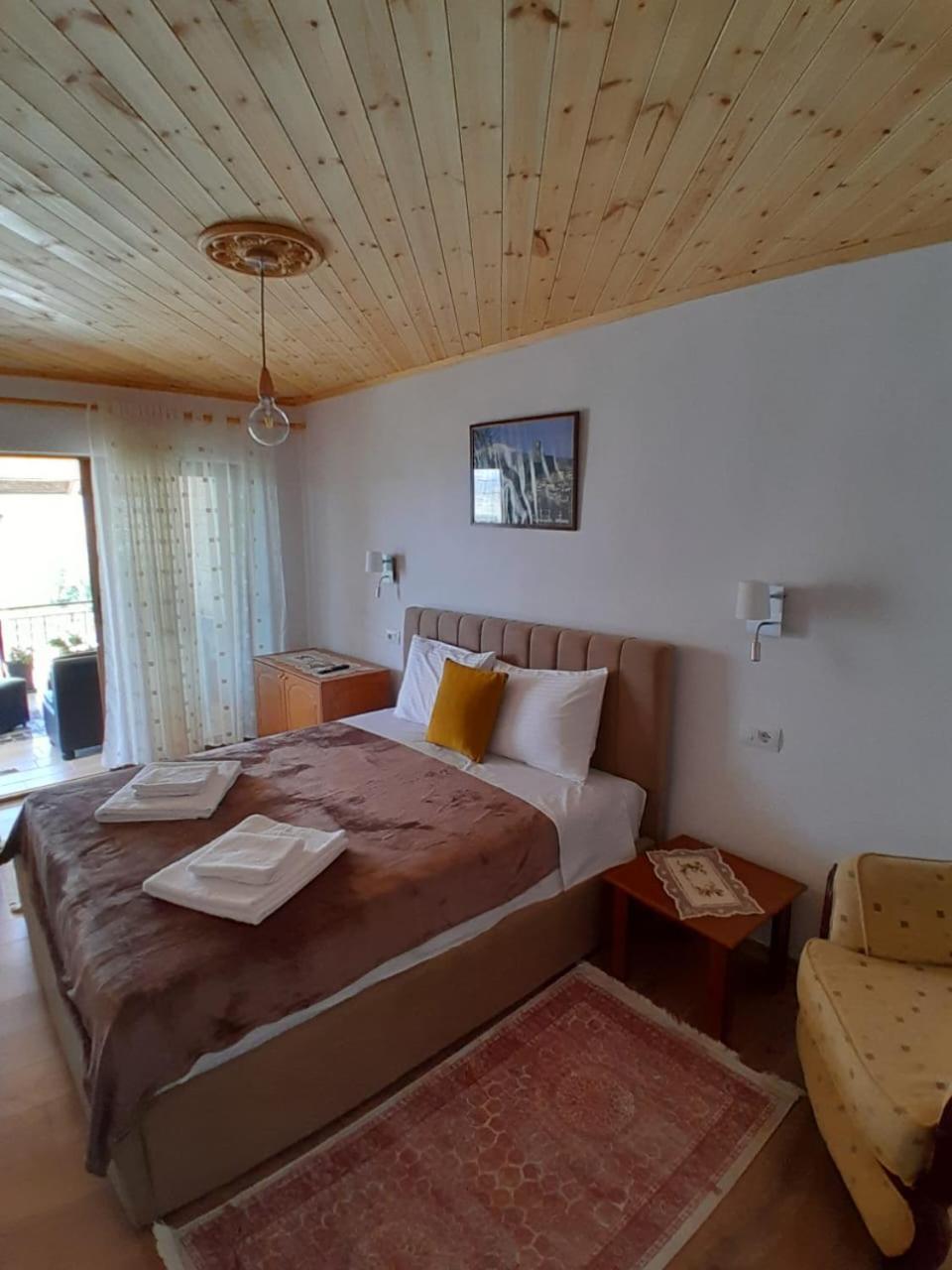 Guest House Ejona Gjirokastër Buitenkant foto